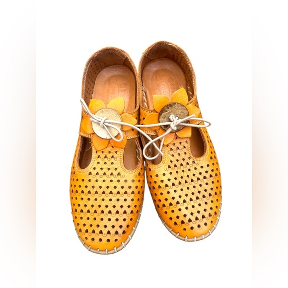 Spring Step Women's Sunflowery Slip-on Shoes Sz 8.5 Orange Perforated Leather - Picture 2 of 6
